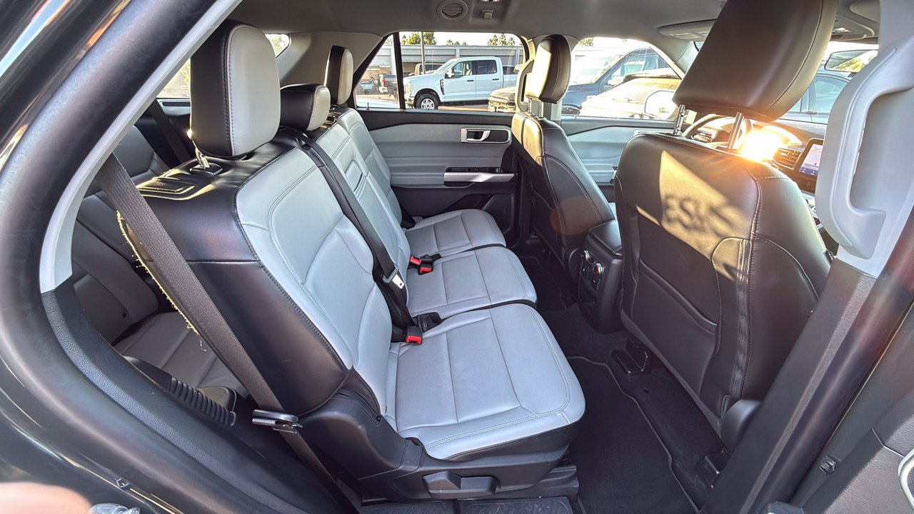 Used 2021 Ford Explorer XLT w/ Equipment Group 202A AWD/4WD image 3