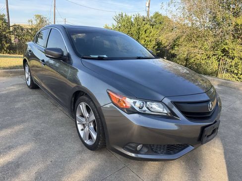 Used 2013 Acura ILX w/ Technology Package FWD image 3