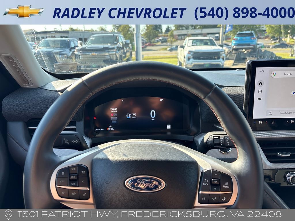 Used 2025 Ford Explorer Active AWD/4WD image 6