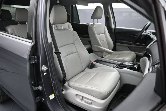Used 2016 Honda Pilot Touring image 32
