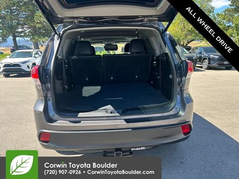 Used 2017 Toyota Highlander XLE w/ Carpet Mat Package AWD/4WD image 17
