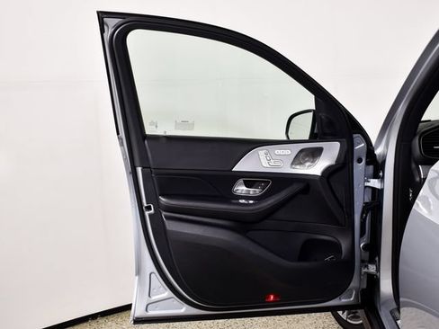 Certified 2025 Mercedes-Benz GLS 450 4MATIC image 18