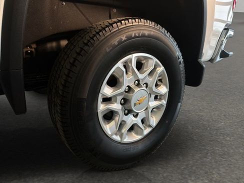 Used 2024 Chevrolet Silverado 2500 LT image 28