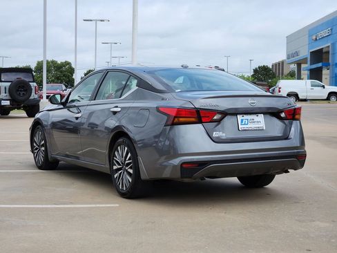 Used 2024 Nissan Altima 2.5 SV FWD image 6