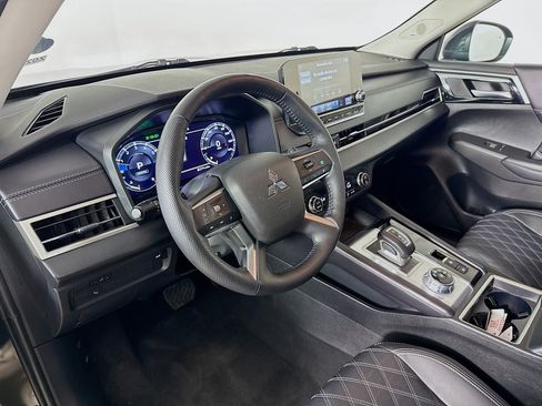 Used 2024 Mitsubishi Outlander SEL image 8