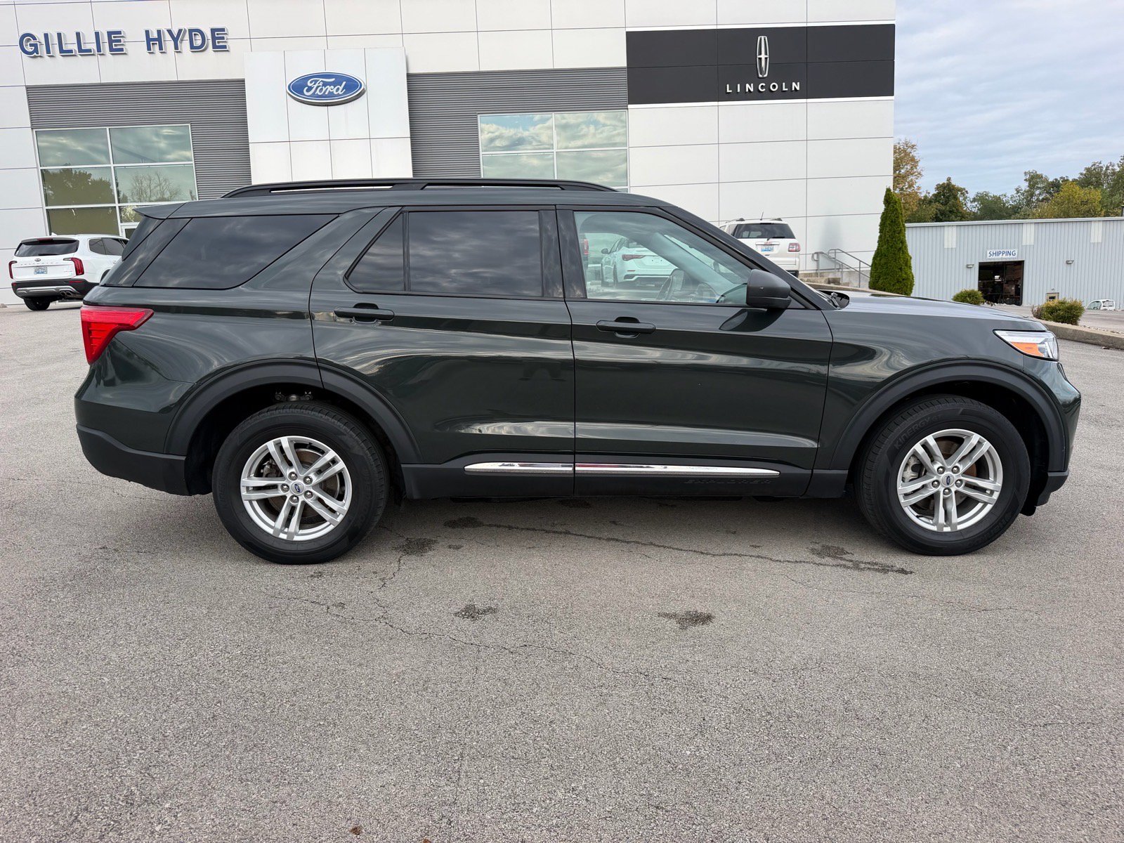 Used 2023 Ford Explorer XLT w/ Equipment Group 202A AWD/4WD image 14