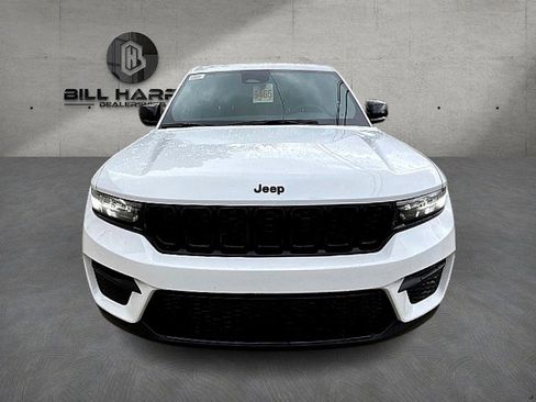 New 2025 Jeep Grand Cherokee Altitude image 2