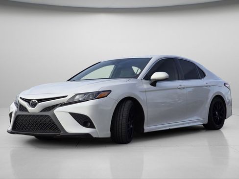 Used 2020 Toyota Camry SE image 15