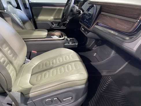 Used 2022 Rivian R1T Launch Edition image 6