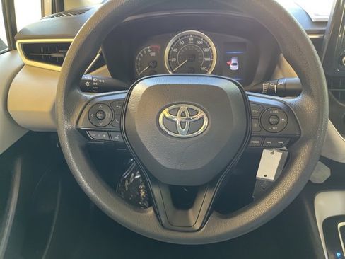 Used 2022 Toyota Corolla LE image 19