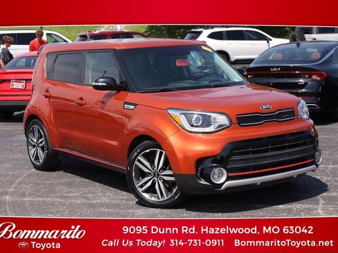 Used 2018 Kia Soul ! w/ Tech Package FWD image 1