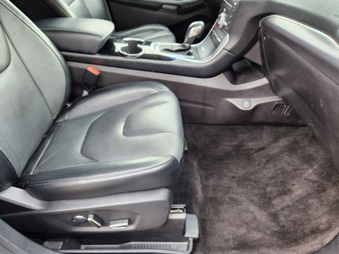 Used 2018 Ford Edge Titanium image 17