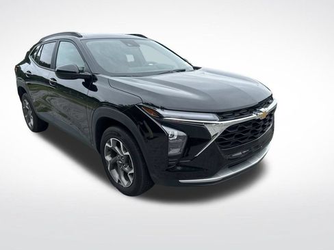 Used 2025 Chevrolet Trax LT FWD image 12