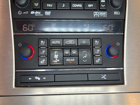 Used 2013 Cadillac Escalade Platinum AWD/4WD image 27