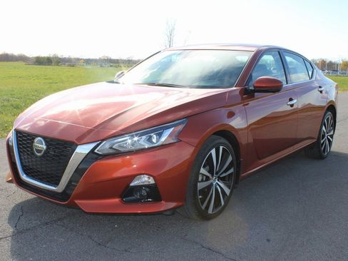 Used 2022 Nissan Altima 2.5 Platinum image 3