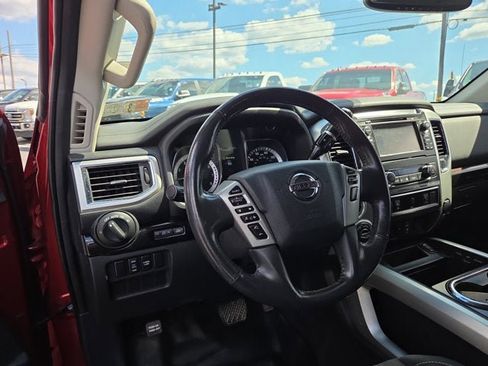 Used 2018 Nissan Titan SV w/ SV Convenience Package image 8