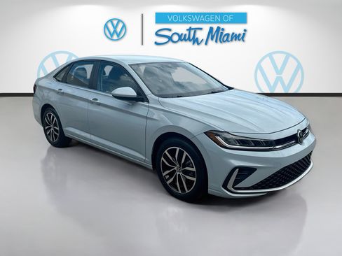 Used 2025 Volkswagen Jetta SE FWD image 1
