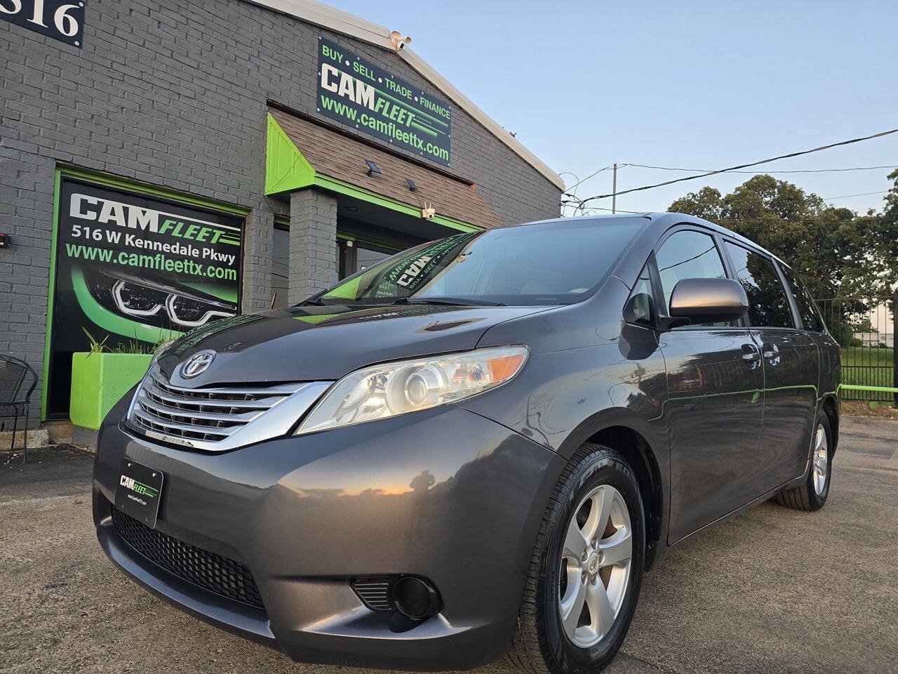 Used 2012 Toyota Sienna LE FWD image 2