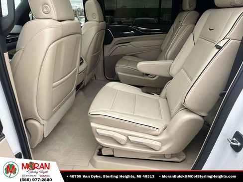Used 2023 Cadillac Escalade ESV Premium Luxury AWD/4WD image 12