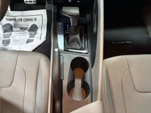 Used 2025 Hyundai Elantra Sport image 31