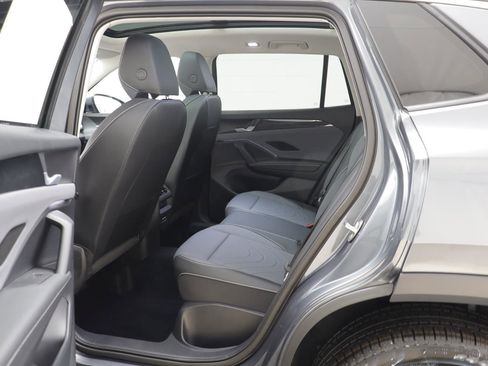 New 2026 Volkswagen Tiguan SE image 13