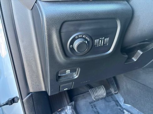 Used 2022 Jeep Grand Cherokee Altitude AWD/4WD image 14