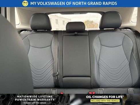 New 2025 Volkswagen Tiguan SE image 15