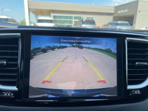 Used 2023 Chrysler Pacifica Touring-L FWD image 30