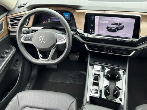 Used 2024 Volkswagen Atlas SE AWD/4WD image 13