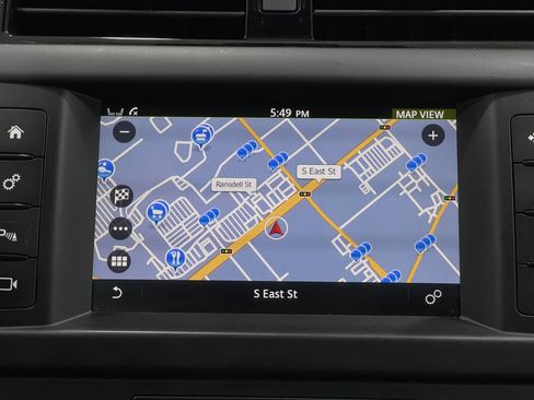 Used 2017 Land Rover Discovery SE image 10