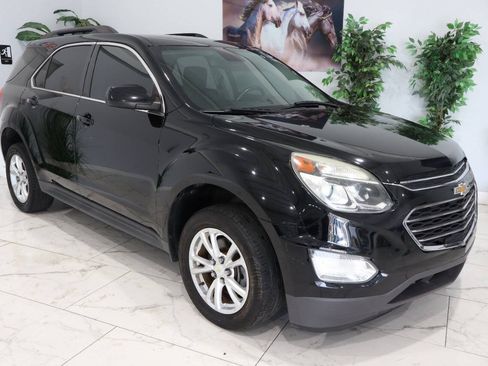Used 2017 Chevrolet Equinox LT w/ Convenience Package FWD image 1