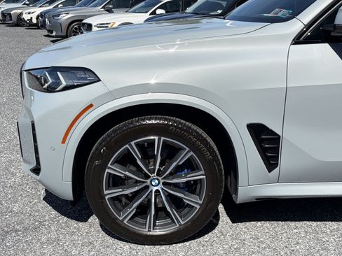 Used 2025 BMW X5 xDrive40i w/ M Sport Package AWD/4WD image 4