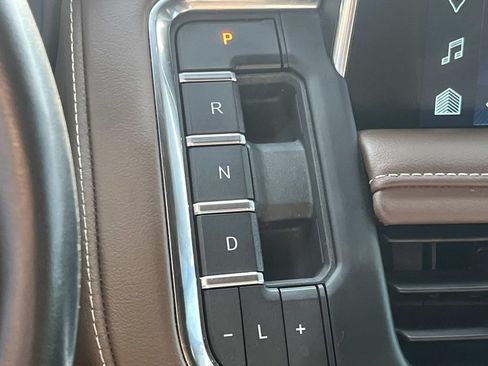 Used 2022 Chevrolet Suburban High Country AWD/4WD image 45