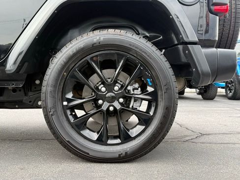 Used 2023 Jeep Wrangler Unlimited Sahara image 15