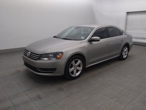 Used 2014 Volkswagen Passat 1.8T S FWD image 2