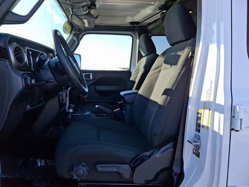 Used 2021 Jeep Gladiator Sport image 13