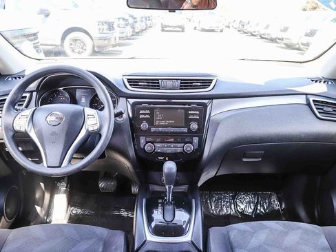 Used 2016 Nissan Rogue SV FWD image 16