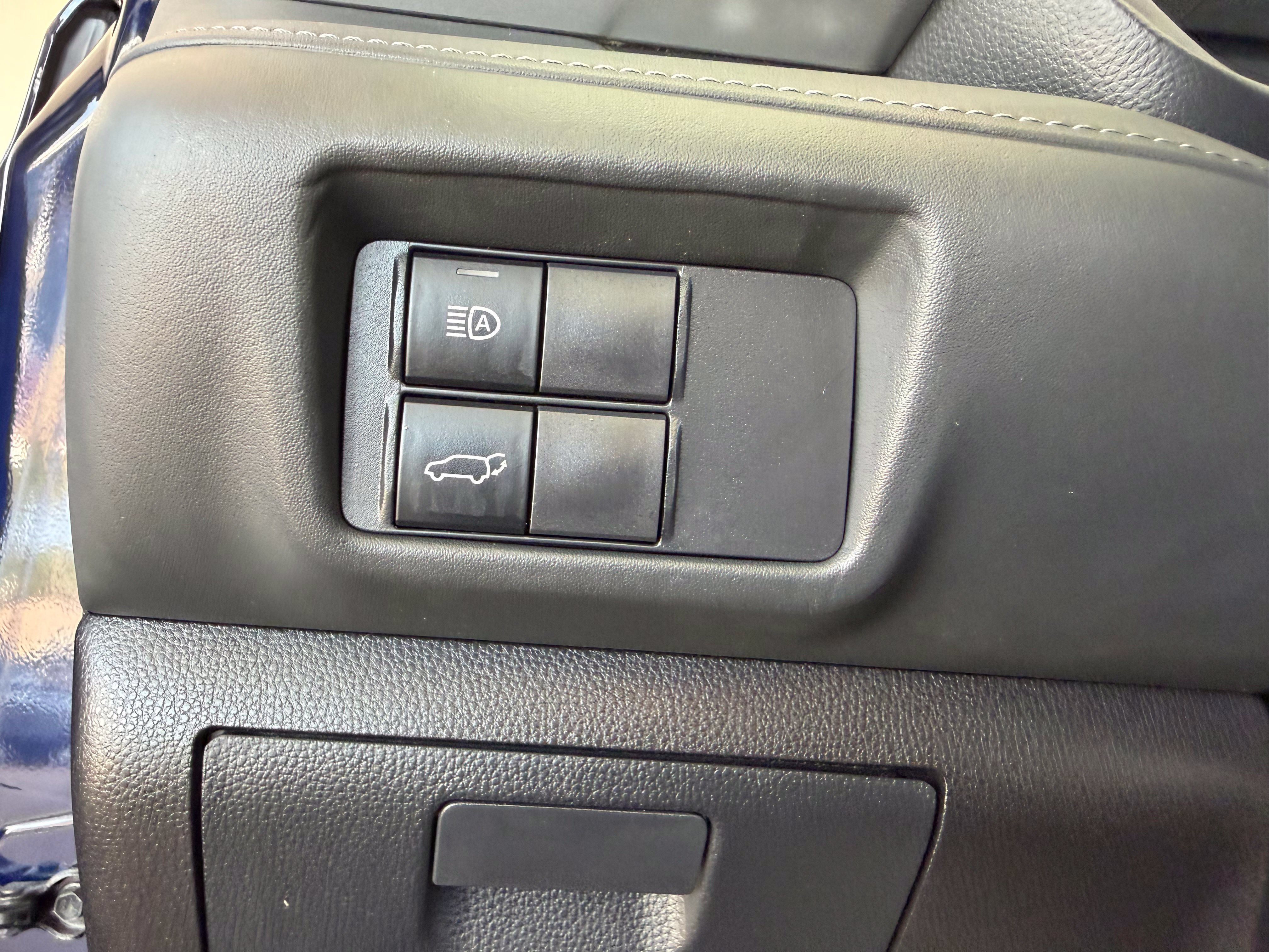 Used 2020 Toyota Highlander XLE FWD image 30