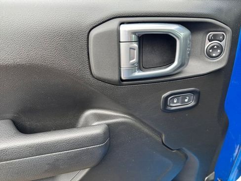 Used 2025 Jeep Wrangler Unlimited Sport AWD/4WD image 18