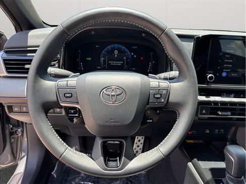 Used 2025 Toyota Camry SE FWD image 23