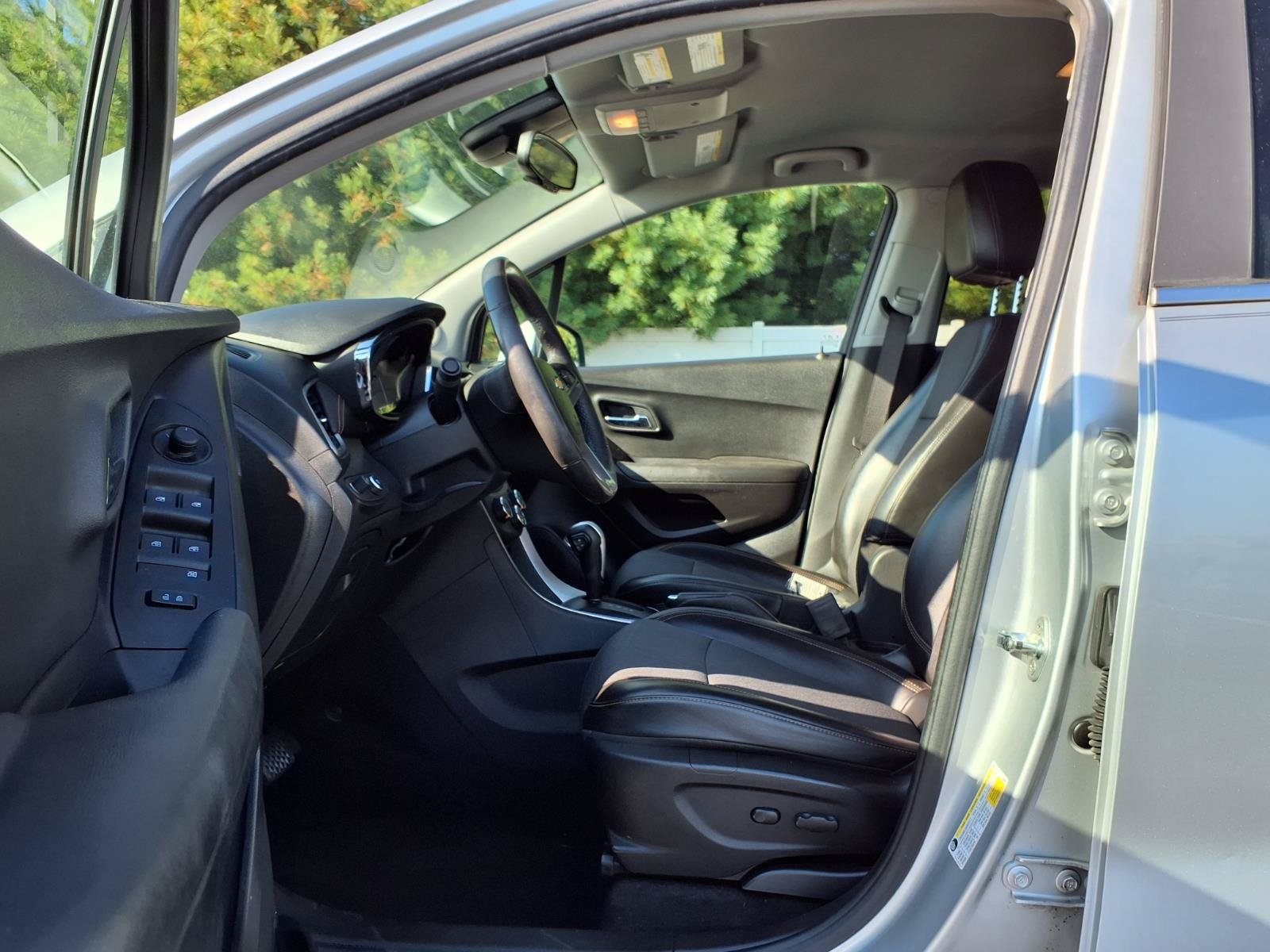 Used 2018 Chevrolet Trax LT w/ LT Convenience Package AWD/4WD image 18