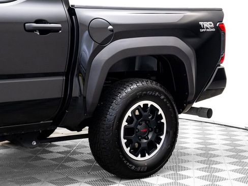 Used 2024 Toyota Tacoma TRD Off-Road image 33