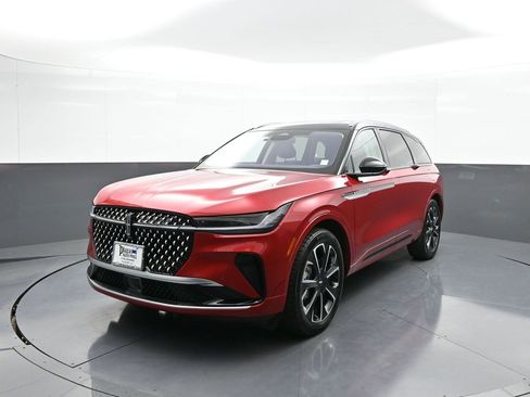 Used 2025 Lincoln Nautilus Reserve image 1