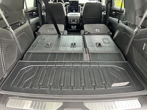 Used 2025 GMC Yukon AT4 w/ AT4 Premium Package AWD/4WD image 24