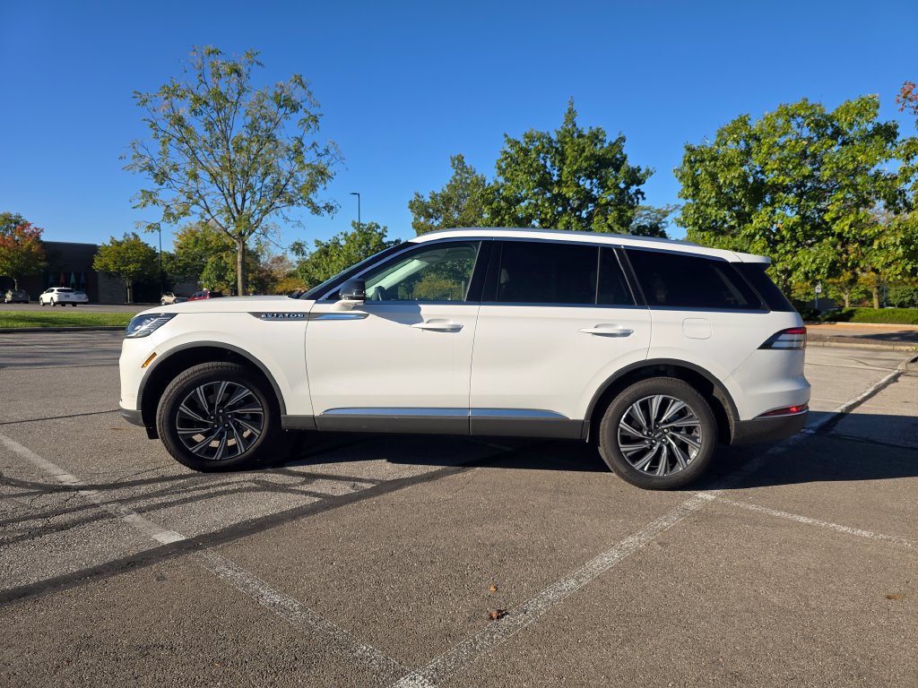 Used 2026 Lincoln Aviator AWD image 13