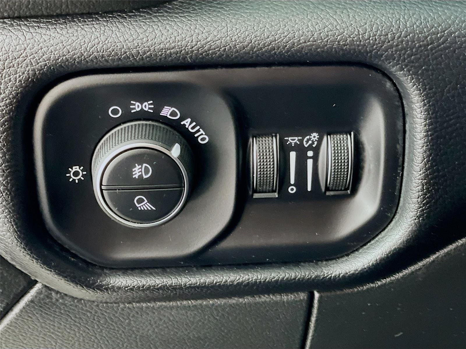 Used 2026 RAM 2500 Laramie AWD/4WD image 14