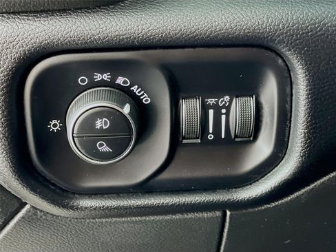 Used 2026 RAM 2500 Laramie AWD/4WD image 14