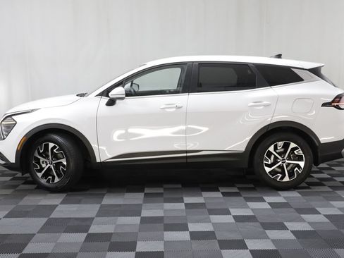 Used 2024 Kia Sportage EX FWD image 4