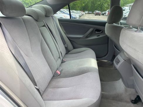 Used 2010 Toyota Camry SE FWD image 13