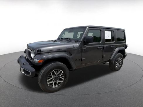 Used 2025 Jeep Wrangler Unlimited Sahara AWD/4WD image 8